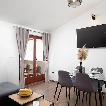 Apartment Near Centre Pula